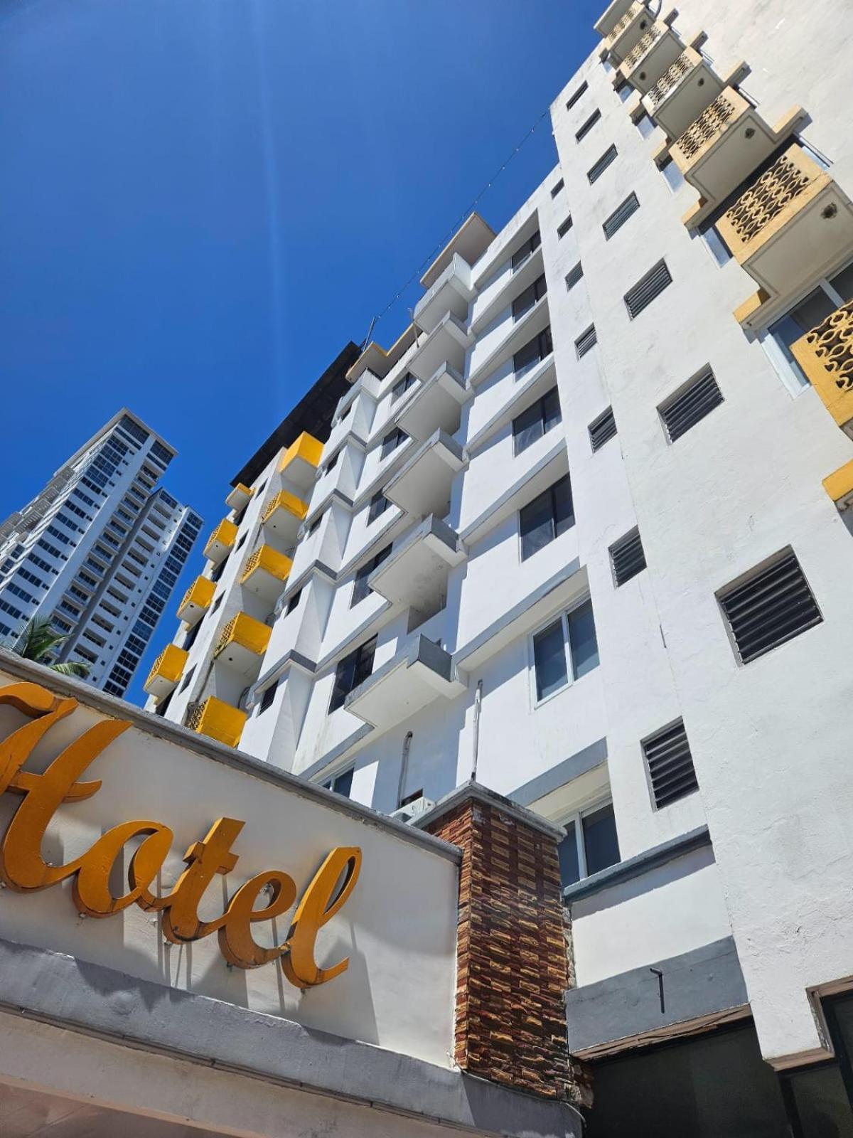 Hotel Montreal 2*